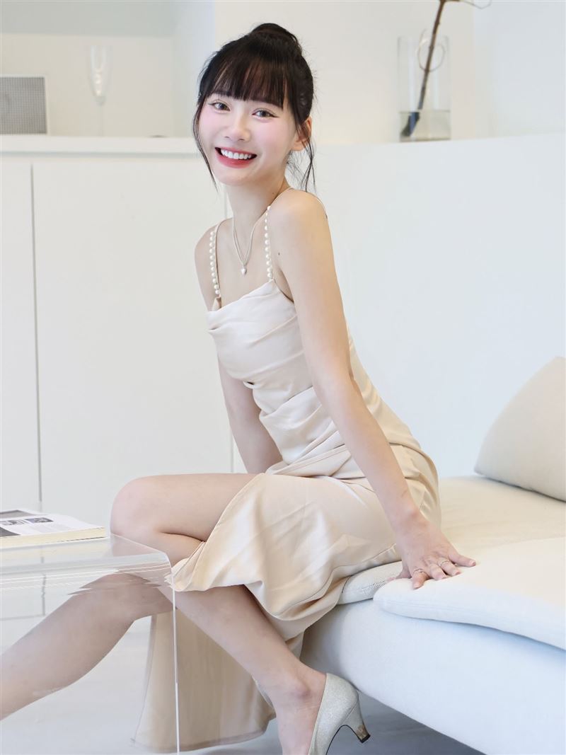 Queena（昆娜）外型亮眼。（圖／翻攝自Queena臉書）
