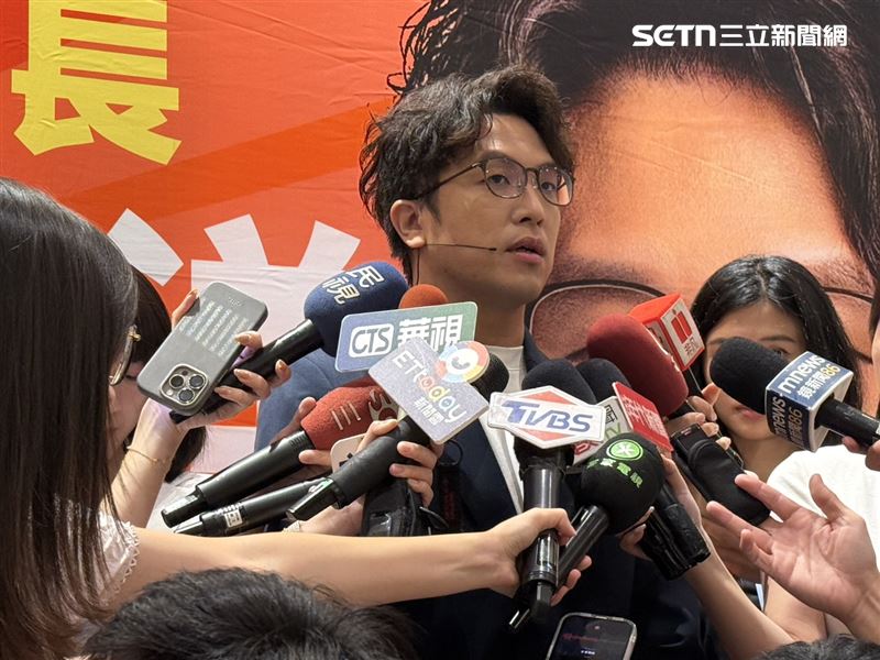 民進黨台北市長參選人沈伯洋舉行「五大政見主軸發布記者會」前受訪（圖／記者劉秀敏攝影）