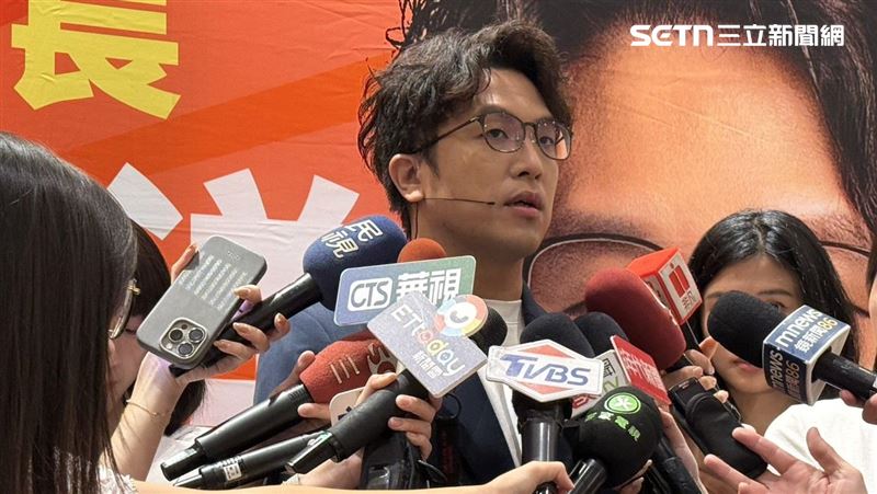 蔣萬安控疫苗黑箱　沈伯洋連提四疑問打臉