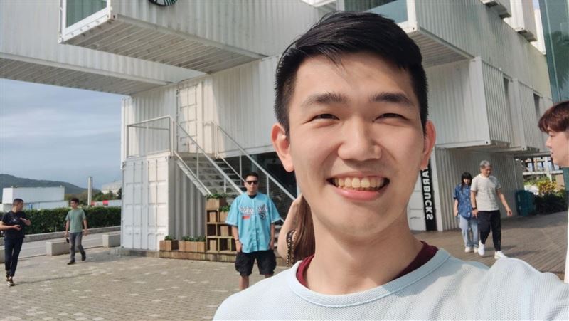 台北市府發言人李政軒昨日請辭,今日傳出涉台中市府勞務採購洩密案,訊後以30萬元交保。(圖/台北市政府提供)