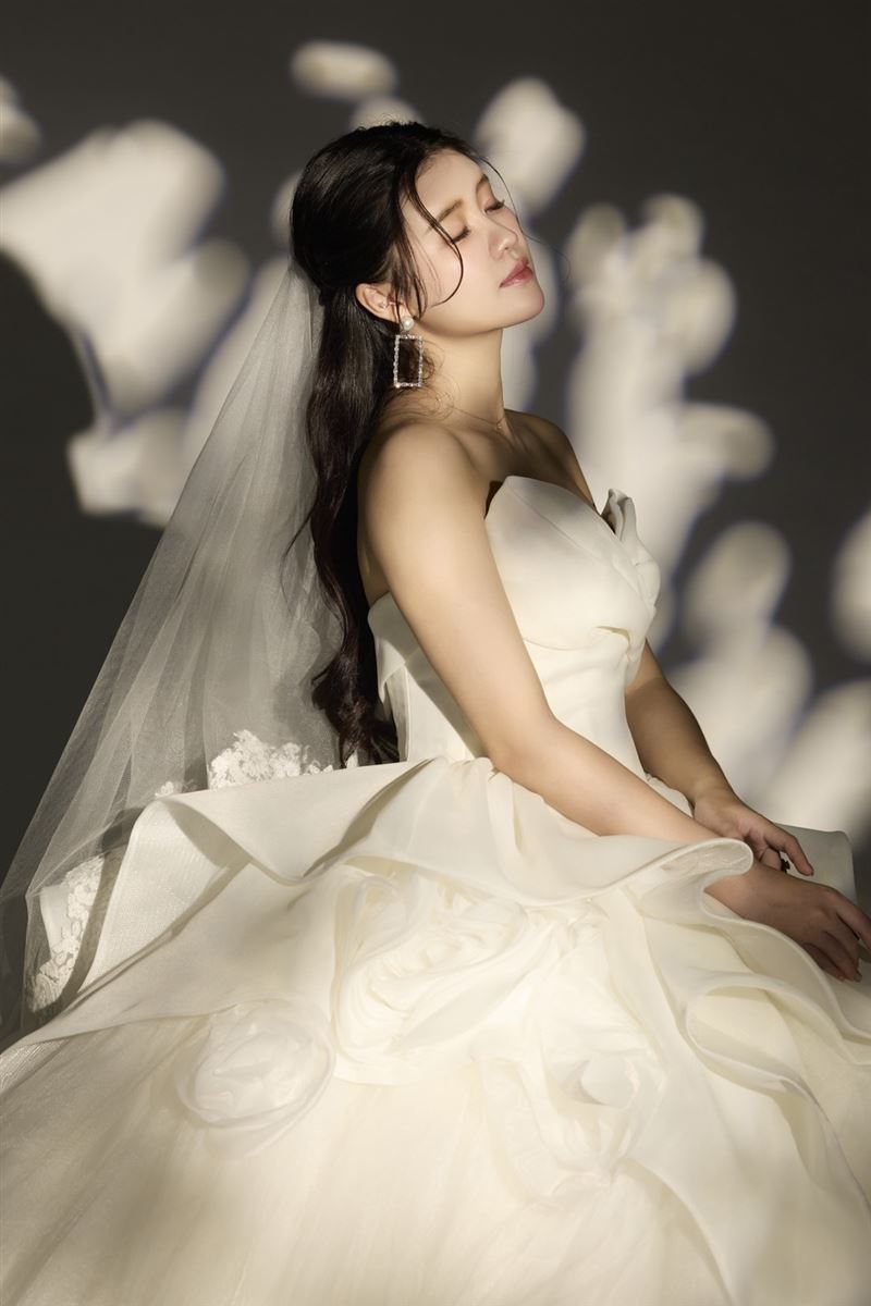「微笑女神」林真亦突然同時宣布結婚與懷孕的消息。(圖/翻攝自IG @zhenyi_yuna)