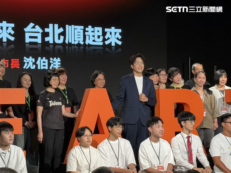 沈伯洋提出設置「運動驛站」的概念,捷運站、登山口、公園提供寄物、換衣及沖洗設施。(圖/記者劉秀敏攝影)