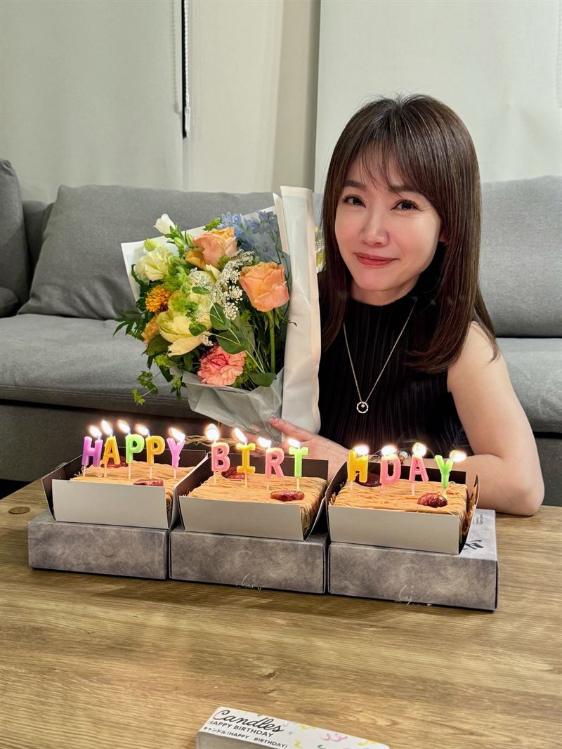 蕭彤雯主播與團隊夥伴在Nicole’s Home開心慶生。(圖/蕭彤雯提供)
