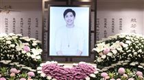 王凱帥氣遺照選這張　演藝圈大咖都到了