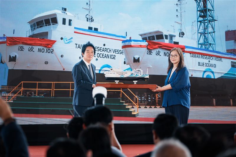 總統賴清德出席「國家海洋研究院100噸級與300噸級海洋基礎資料調查船下水暨命名典禮」(圖/總統府提供)