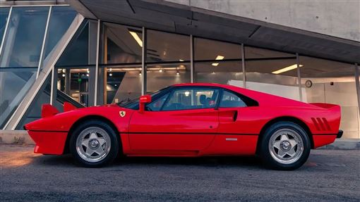 1985年法拉利288 GTO限量超跑。（圖／翻攝RM Sotheby’s網站）
