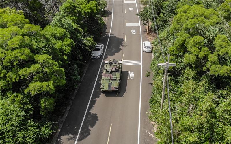 CM34裝步戰鬥車機動前往目標位置(圖/軍聞社提供)