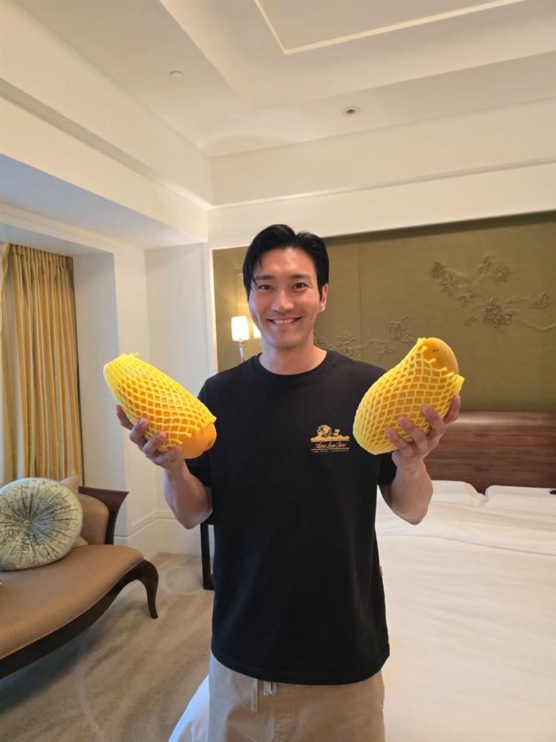 始源近日在社群上發文,無預警和粉絲相約在信義區見面。(圖/翻攝自Threads @siwonchoi)