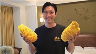 始源相約信義區　粉絲嗨翻：許願成功