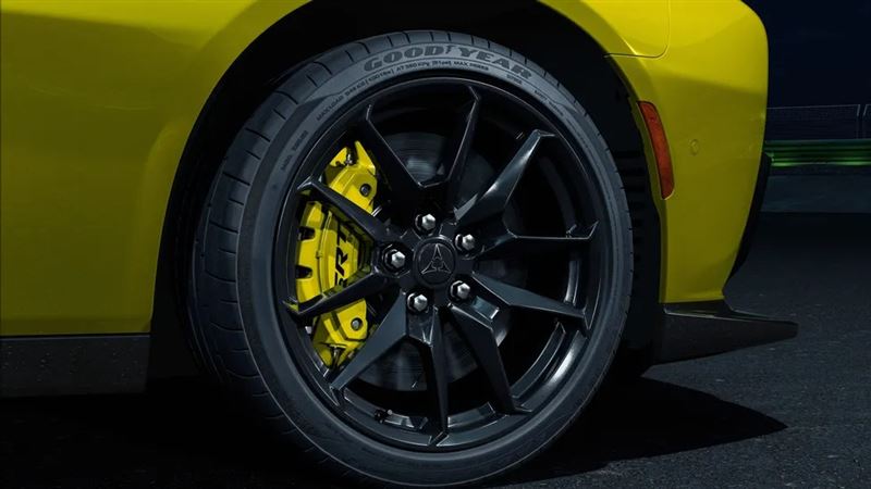 車輛換上16吋Brembo煞車系統。（圖／翻攝Dodge網站）