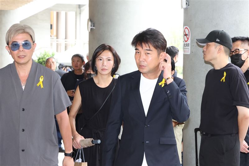 《牽手》演員來看王凱了!謝承均忍淚告別