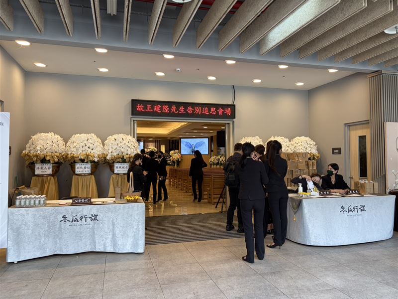 王凱告別式現場場面哀戚。（圖／記者田俊彥攝影）