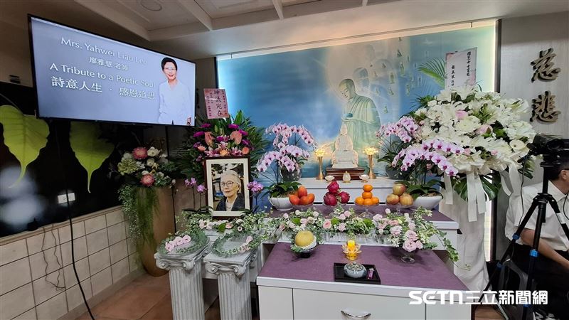 讓人遺憾的是,今年5月,陪伴李明亮走過大半輩子、也是他人生最重要後盾的妻子廖雅慧不幸離世。當年SARS疫情最艱難的時刻,她始終默默陪在丈夫身旁、撐起家庭;如今走過無數風雨,相伴多年的兩人卻先一步道別,讓多年好友張正傑也相當不捨。(圖/張正傑老師授權提供)