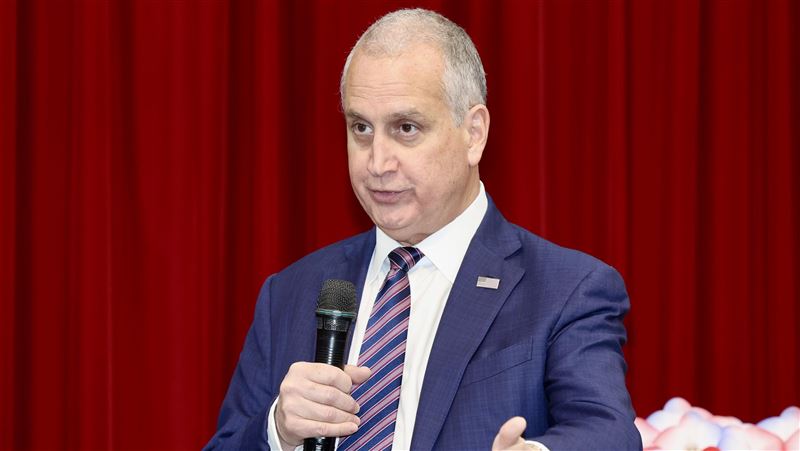 狄亞士巴拉特(Mario Diaz-Balart)等人,呼籲立陶宛能夠維持與台灣關係。(圖/中央社)