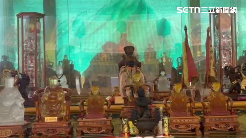 彰化「台灣護聖宮」由超過7萬片玻璃打造,造價上千萬