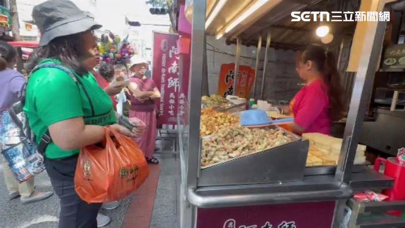 鹿港天后宮參拜後順著到鹿港老街大啖美食