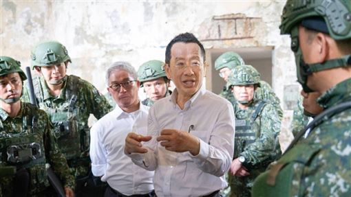 國防部長顧立雄今(11)日赴桃園地區，視導「漢光42號」實兵演習部隊。（圖／國防部提供）