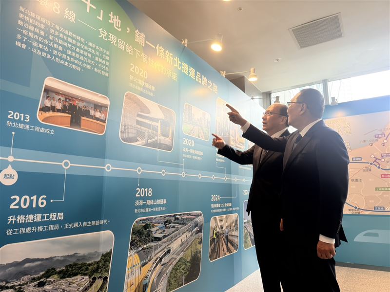 新北市府1樓大廳舉辦《腳踏十地‧永續前行》特展,市民可以去打卡拿好禮。(圖/新北市府提供)