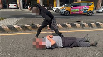 行糾被砍還擊打死燒烤店老闆　揮拳男發聲