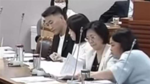 簽字無效韓國瑜怒了　國民黨團吃癟片瘋傳
