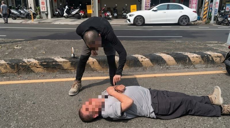 耳滲血吐血!醫揭燒烤闆死因:當下腦出血