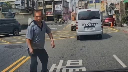 砍人遭打死！網紅轟家屬：誰會帶刀拍車窗