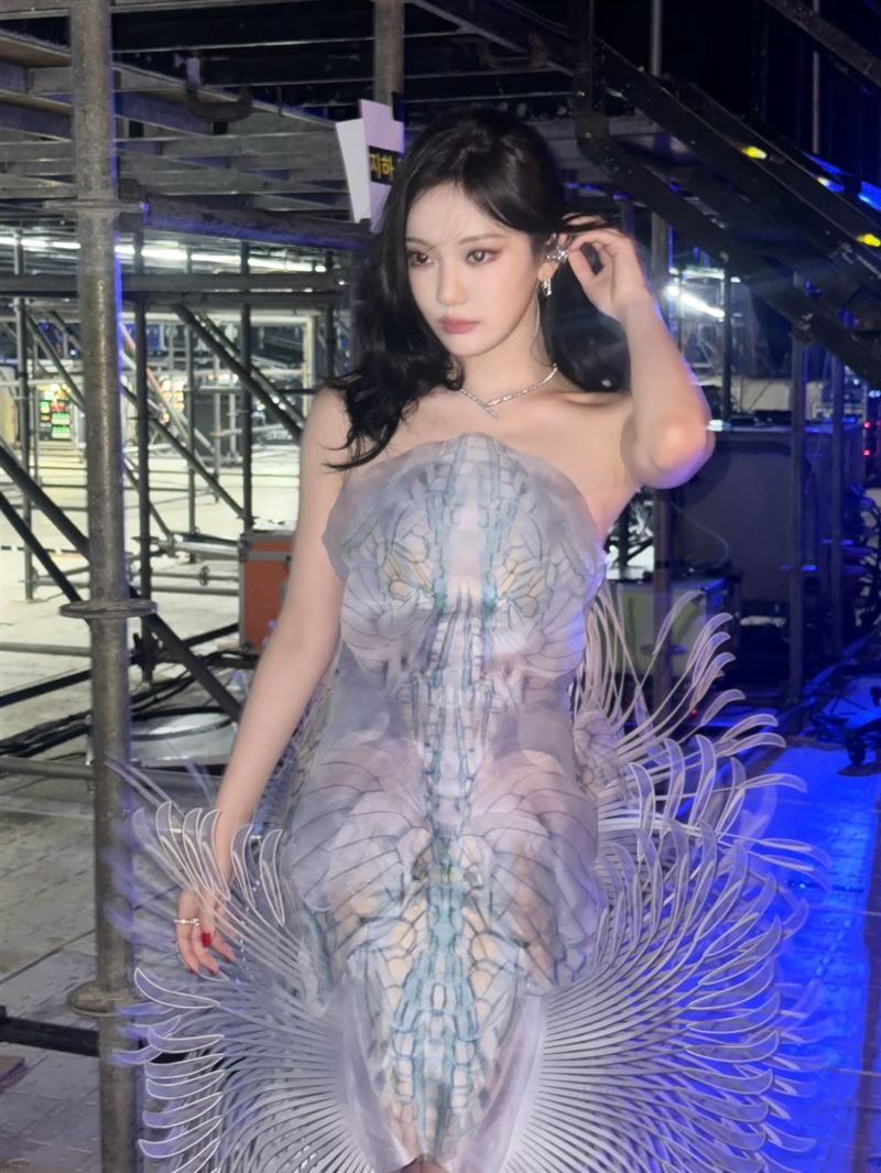 中國籍成員寧寧罕見發後台私照，直接以中文寫下「謝謝台北」。（圖／翻攝自IG @imnotningning）