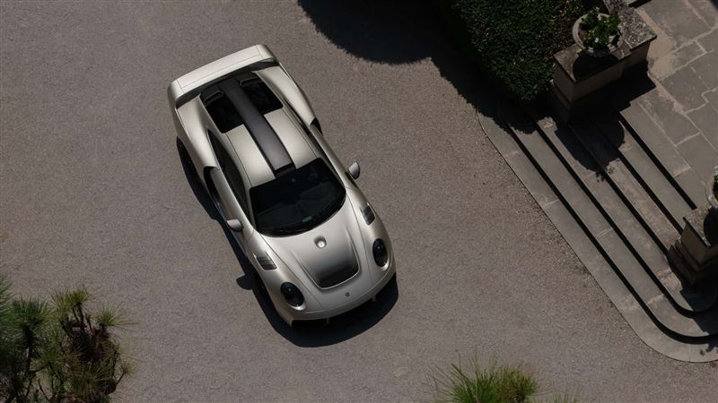 以992世代911 Turbo為基礎,前後超過1,500個客製化零件重新打造。(圖/翻攝Motor1網站)