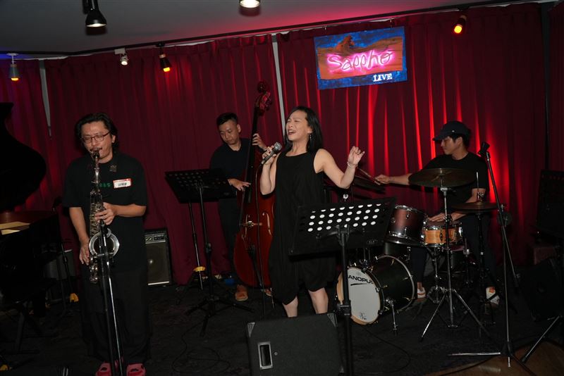 2026臺北非常Live!Sappho「爵士沙龍之夜」熱烈展開,現場藝文名人齊聚倡談Live音樂不可替代性,78場跨界精選演出持續引爆臺北夜生活。(圖/臺北市政府提供)