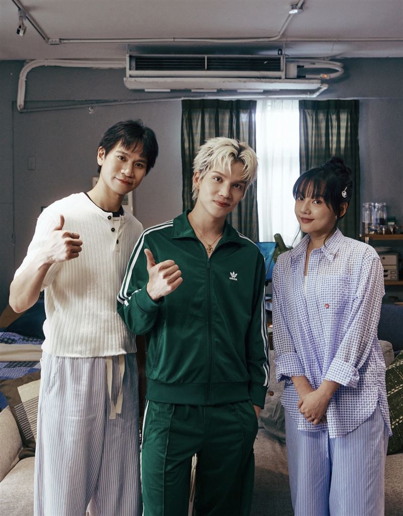 Andy老師（左）近期參與派偉俊（中間）MV拍攝。（圖／翻攝自Threads）