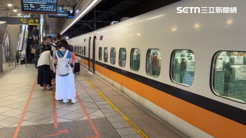 南港開往左營的高鐵列車在離開嘉義站後,清潔人員打掃時在廁所發現旅客遺留的提袋,裡頭竟然裝著100萬元