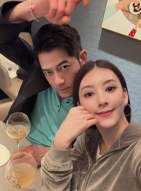 天王郭富城(左)與妻子方媛(右)婚後育有3名女兒,家庭生活頻受關注。(圖/翻攝自郭富城IG)