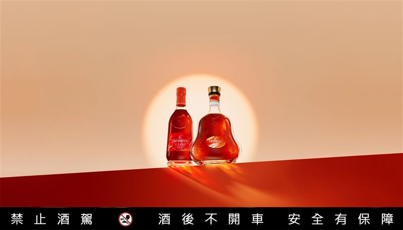 軒尼詩(Hennessy)以「月滿軒尼詩,新意共此時」為主題,推出軒尼詩X.O及V.S.O.P中秋佳節限量禮盒。(圖/品牌業者提供)