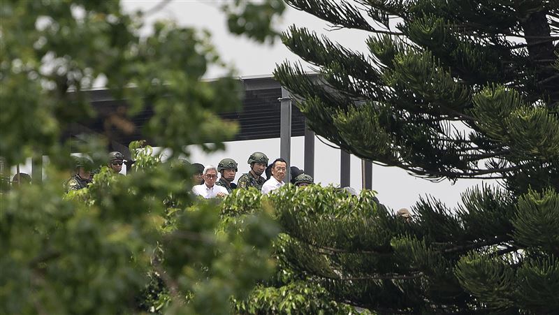 顧立雄視導關渡反空機降　模擬實戰驚僧眾