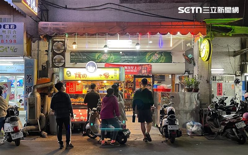 阿伯亮刀反遭倒打亡!燒烤連鎖分店急切割