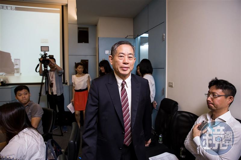 智冠王俊博轉任集團總裁,董事長之位交棒予女兒王思淳