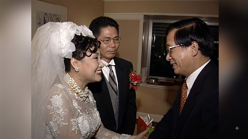 就連政壇要角陳水扁也親臨現場獻上祝福。(圖/翻攝自台視時光機YouTube)