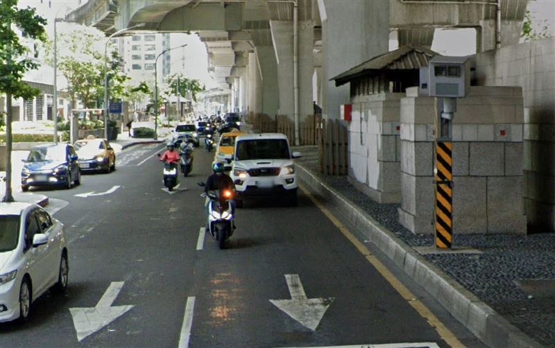台灣每年開出「交通罰單」金額約250億元,其中六都分到最多,「但道路卻沒有變得更安全。」(示意圖,翻攝自Google Maps)
