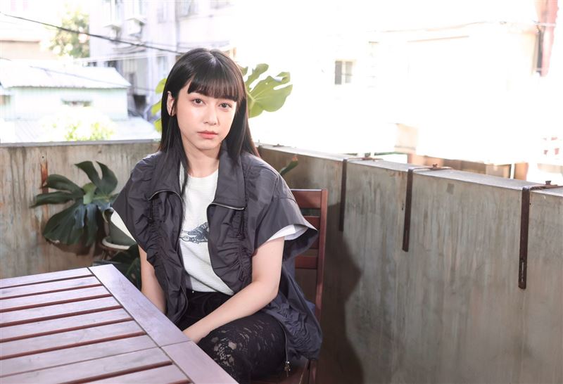 鄭煒齡因影集《聰明鎮》「台版富江」姜玟玥一角受到關注,接受《三立新聞網》專訪。(圖/記者田俊彥攝影)