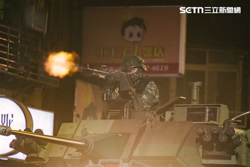 敵軍依設想進入殲敵區，數輛雲豹甲車現身開火，包圍並殲滅敵軍。（圖／記者楊士誼攝影）