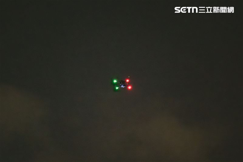 憲兵衛戍部隊派出無人機偵查戰場狀況。（圖／記者楊士誼攝影）