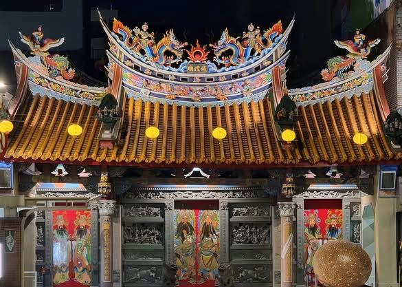 基隆護國城隍爺粉專霸氣公開超強保命大全,不只揭露基隆在地超有人情味的「好兄弟晚一天收假」特殊制度,更狂列10大千萬別踩的鬼月地雷,以及6招超實用的護身大法。(圖/翻攝自基隆護國城隍廟臉書粉專)