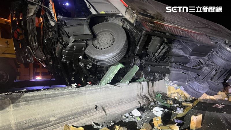 國道事故8車遭殃！「組應變小組」慘況曝