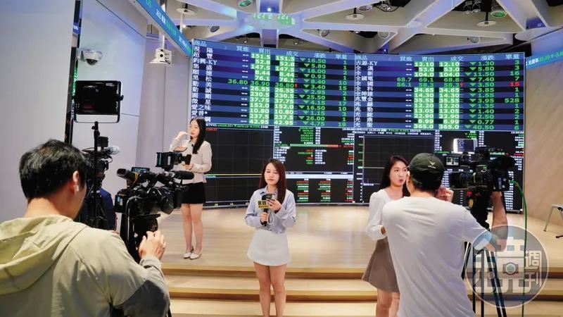 台股瀉八千點繼續押　專家示警四六貸風險