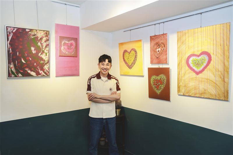 李明川開畫展。(圖／產值娛樂提供）