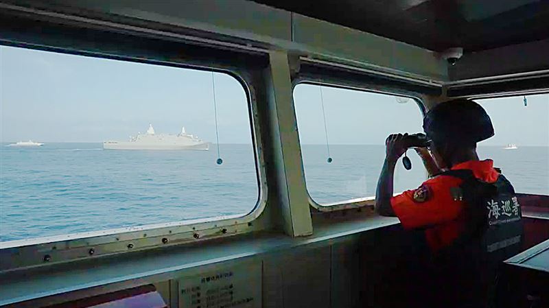 海巡、海軍首度實兵演練!漢光42號「聯合反封鎖護航」成功護送關鍵戰略物資入港。(圖/海洋委員會海巡署提供)