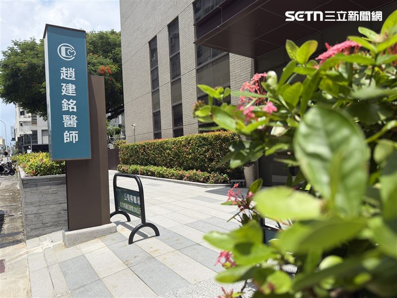戶籍謄本資料顯示,趙建銘位於中西區的6000萬診所,為陳幸妤「配偶贈與」。(圖/記者林昱孜攝影)