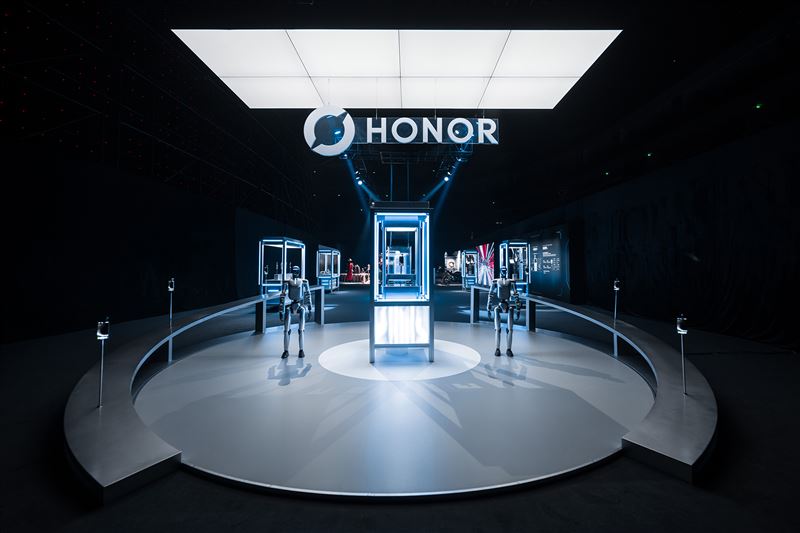 HONOR推出全球首款機器人手機Robot Phone,開啟具身智慧新時代