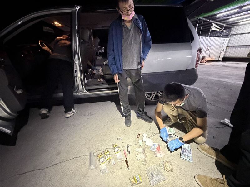 運毒集團主嫌是70歲吳姓前國手,病重氣切住院無法說話,靠手機遙控跨國販毒。(圖/翻攝畫面)