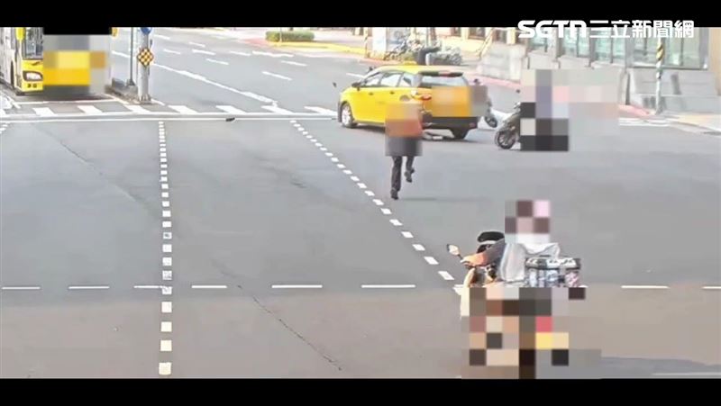 禮讓救護車強闖路口　計程車撞飛機車騎士
